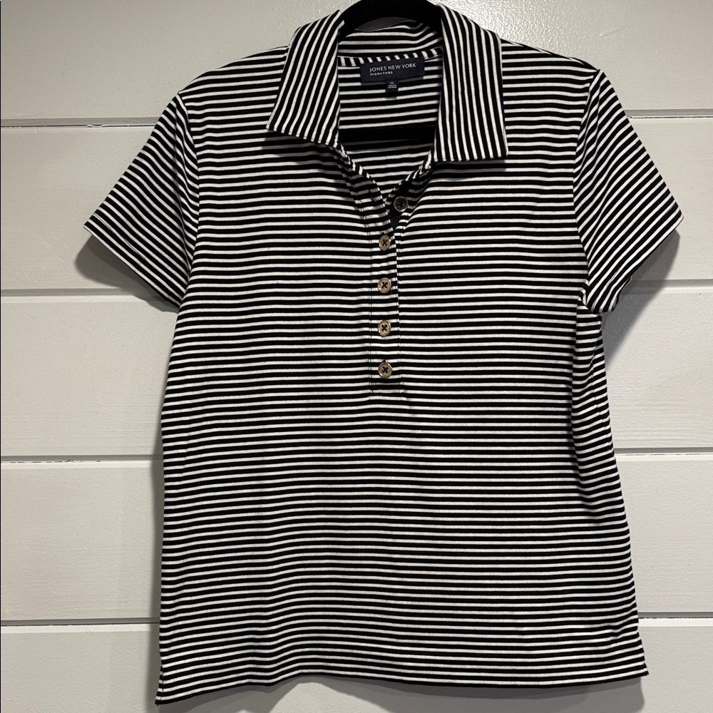 Jones New York Black and White Striped Polo Shirt. Size - XL(fits like a large)